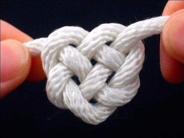 knot for good luck